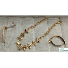 GOLD RENK SIRA SİLİNDİR VIP SERİ BİLEKLİK VE GOLD-GÜMÜŞ RENK YARIM DAİRE KAVİSLİ ZİRKON TAŞLI KÜPE