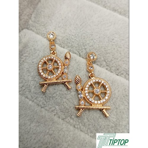 GOLD RENK ÇIKRIK MOTİFLİ ZİRKON TAŞLI KÜPE GOLD RENK ÇIKRIK MOTİFLİ ZİRKON TAŞLI KÜPE